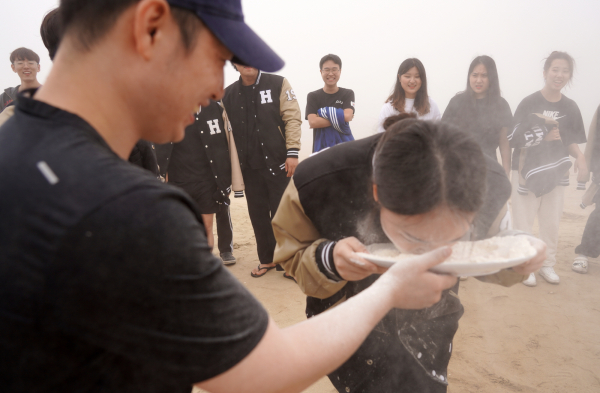 10월 1일 한서대 공항행정학과 학생들의 엠티 모습.