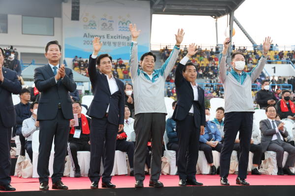 지난 9월 29일 보령종합운동장에서 열린 충남도민체전 개막식에 참석한 가세로 군수