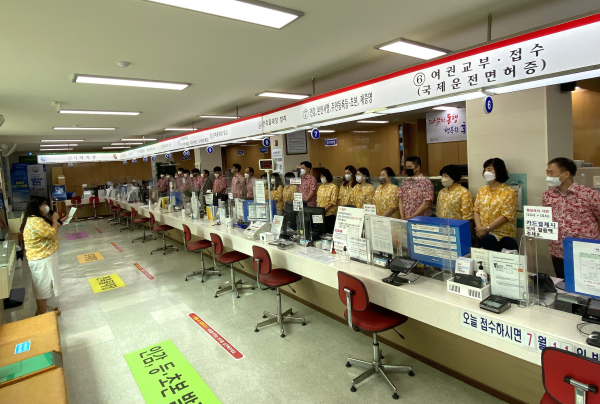 일일 친철리더 박소현 주무관의 친절교육사진(매주 수요일)