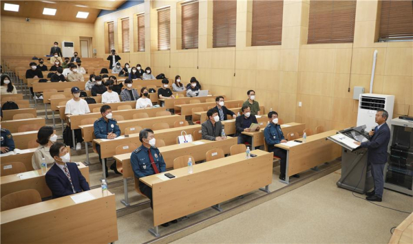 최응렬 국가경찰위원회 위원이 기조발언을 하고 있다