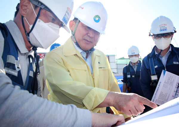 용문동 123구역 재정비사업 현장 방문한 서철모 구청장