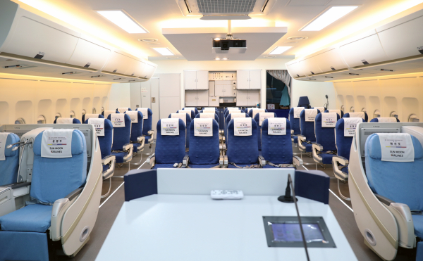 선문대 항공관광학부가 항공기와 동일한 환경을 갖춘 기내실습실(Mock-up)을 오픈했다