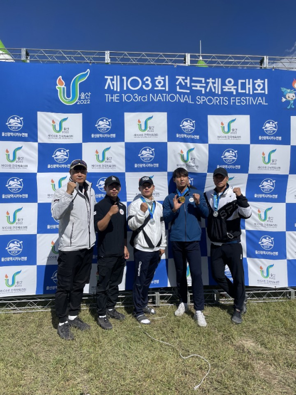 순서대로 박민호감독, 이정민, 나재영, 강신홍, 신동진