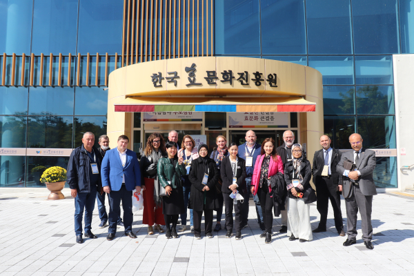 2022 UCLG총회 참가자, 한국효문화진흥원 방문 단체사진 모습