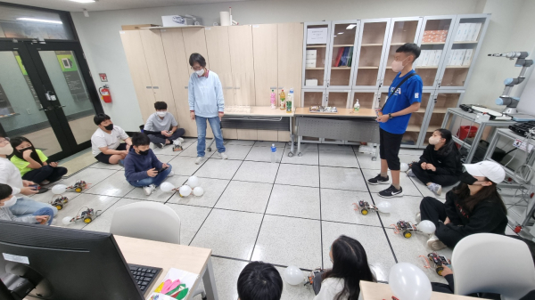 내일이룸학교 로봇코딩교육지도사양성과정 ‘로봇코딩 메이커 체험교육’ 진행 모습