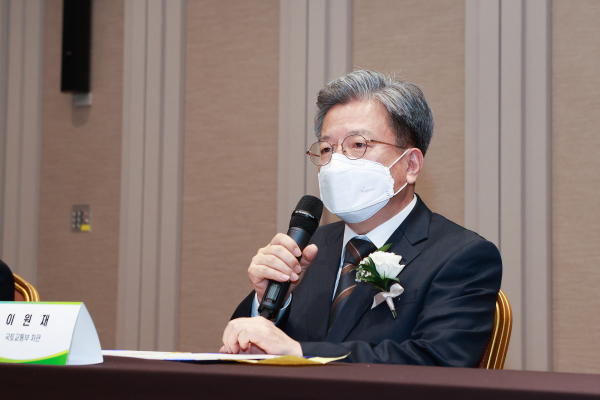 국토부·행복청·산림청·서울시, 목조건축 활성화 업무협약에서 인사말하는 이상래 행정중심복합도시건설청장