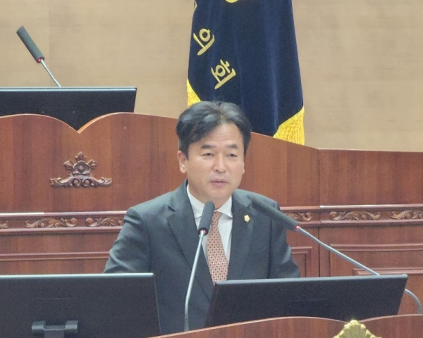 5분 발언을 하는 강성기 의원/박동혁 기자