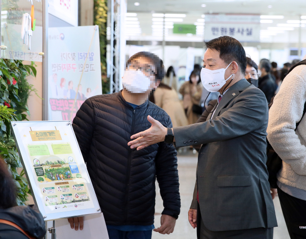 지난 19일 서구청 로비에서 열린 취업박람회 장면