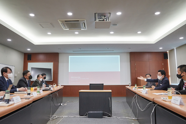 파이퍼베큠코리아 방문 회사관계들과 간담회 장면