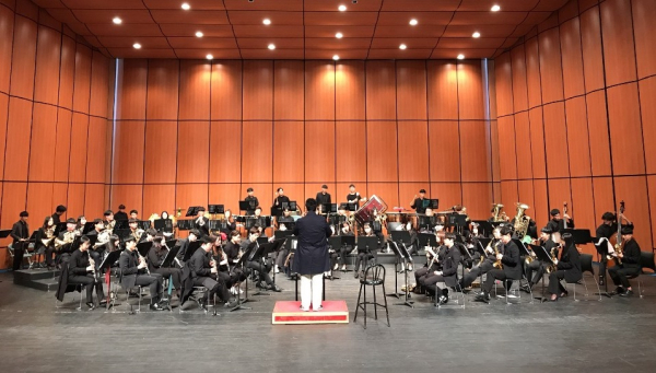 대전 평송청소년문화센터 대극장에서 목원대 관현악·작곡학부 학생 등이 정기연주회를 하는 모습.