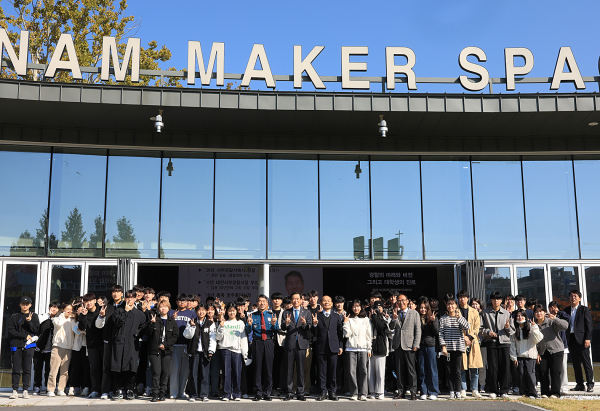 윤소식 대전경찰청 청장, 한남대 방문 특강 후 단체사진