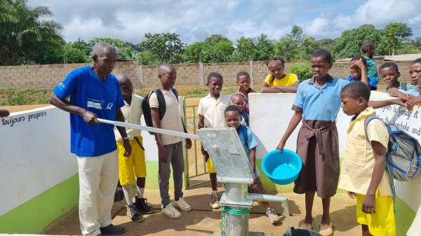 카메룬 현지 초등학교 4개교의 식수 위생시설 점검