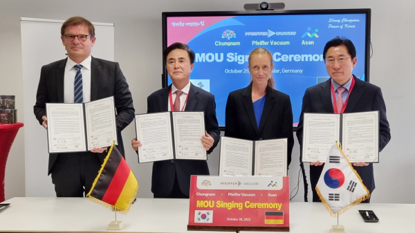 투자협약 체결 기념사진/아산시 제공