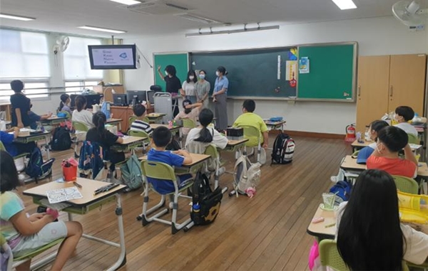 배재대 간호학과 재학생들이 지역 초등학교를 방문해 올바른 손씻기 교육을 진행했다.