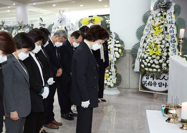 대전 서구의회, 이태원 참사 합동분향소 조문 모습