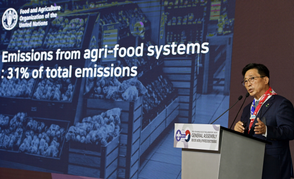 ‘제10차 세계스카우트의원연맹 총회’ 현장 사진  * 기조강연 하는 한국농수산식품유통공사 김춘진 사장