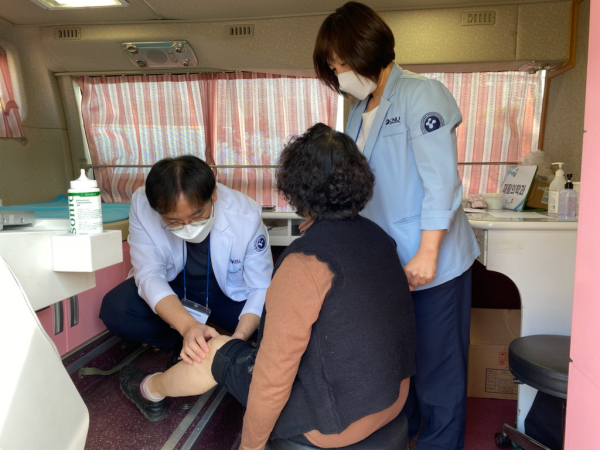충북 진천군 찾아 2022년 하반기 ‘사랑실은 건강천사’ 농촌지역 의료봉사 활동 모습