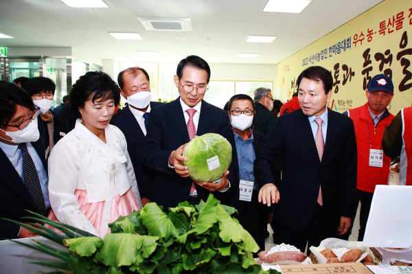 11일 서산시 종합운동장 어울림체육관에서 열린 서산시 농업인 한마음대회 모습