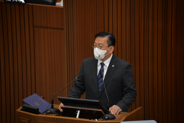 5분 자유발언하는  유인호 세종시의회 의회운영위원장
