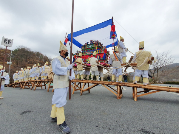 봉현리 상여소리 시연 모습