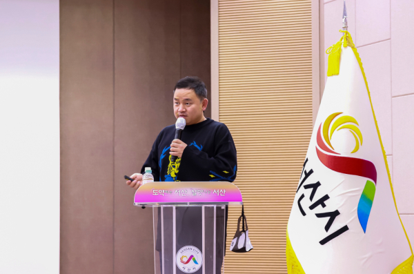 ​김호연 작가 초청 북콘서트 개최​