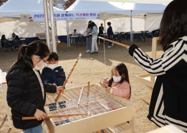 지난 19일 개최된 ‘가족이 함께하는 목공 체험활동’ 행사 모습