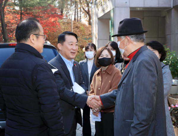 서철모 서구청장, ‘탄방동을 걸어서, 주민속으로’ 민선 8기 현장행정 진행 모습