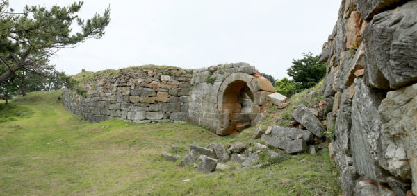 안흥진성 동문 모습