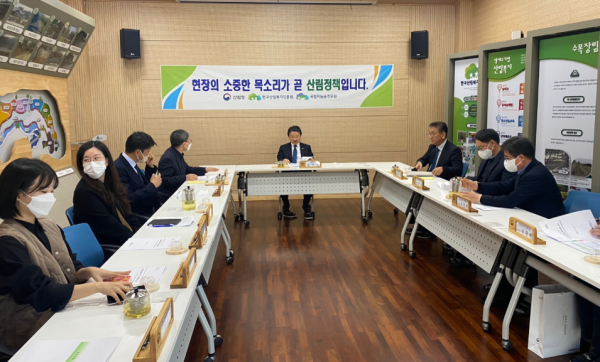 남성현 산림청장, 국립하늘숲추모원 방문 간담회 모습