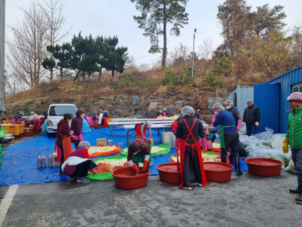 홍성군새마을회, 올해도 따뜻한 사랑의 김장김치 나눔
