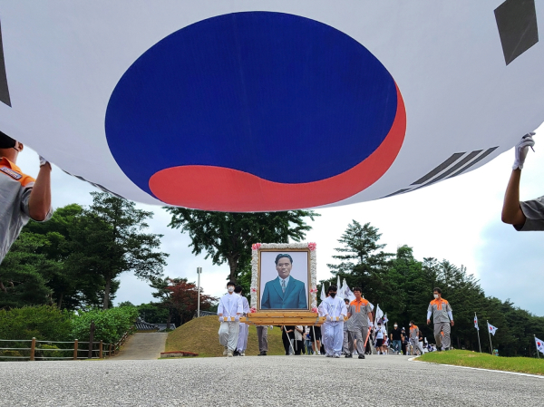 금상 수상작 태극기 아래 윤봉길의사(이예일 작품)