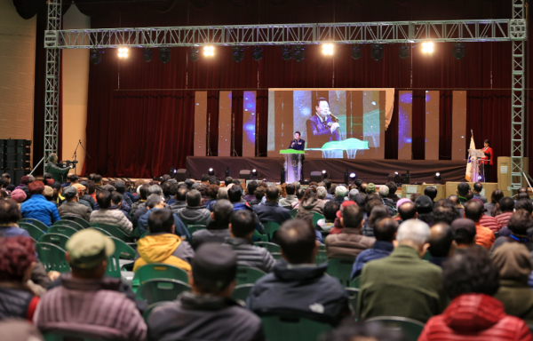어업인 한마당 대회에 축사하는 오성환 당진시장
