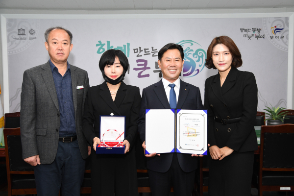 왼쪽부터 윤석운 공보팀장,