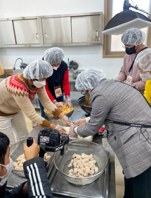 SNS 서포터즈와 인플루언서를 대상으로 ‘가을에는 서산여행’ 팸투어 (생강한과 만들기 체험)