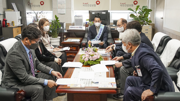 이완섭 서산시장이 일일 국민건강보험공단 서산태안지사장으로 활동하고 있다.
