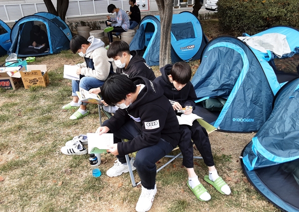 111 앞뜰 독서회