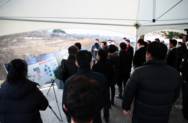 경찰청 부지평가위원회가 초사동 경찰타운 인근 후보지에 대한 현장 실사를 마쳤다고 밝혔다.