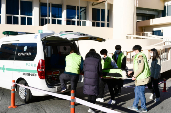 화재대비 합동 소방훈련 (환자 이송 모습)