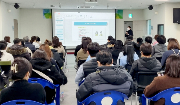 보건의료원에서 진행된 친절교육 모습.