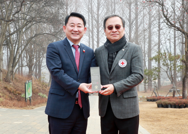 지난 10일 열린 노루벌적십자생태원 표지석 제막식 행사 장면