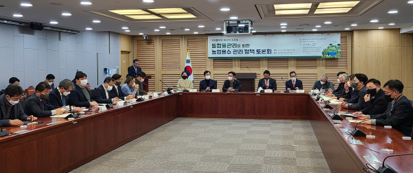 농어촌공사와 한국농공학회가 공동 주관한‘통합물관리를 위한 농업용수 관리 정책 토론회’가 13일 국회의원회관에서 개최