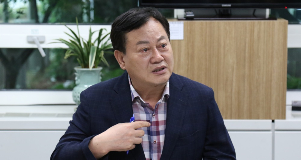 국민의힘 이은권 대전시장위원장이 17일 대전시의회에서 취임 첫 기자간담회를 하고 있다.