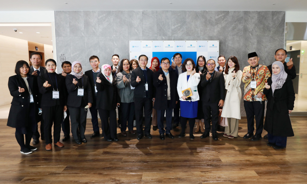 "아세안 10개국 공무원 방한 연수단" 세종충남대병원 방문 단체사진