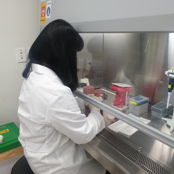 축사 주변 토양 고위험병원체 정밀검사 모습