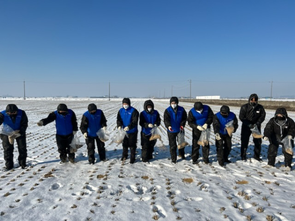 ‘겨울 철새 먹이주기’행사 진행 모습