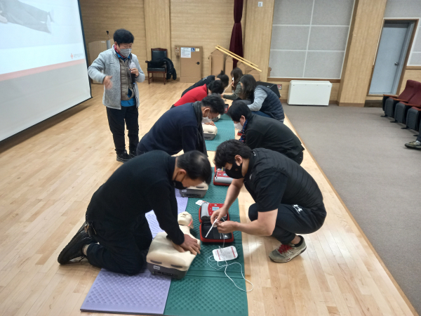 심폐소생술 교육 진행 모습