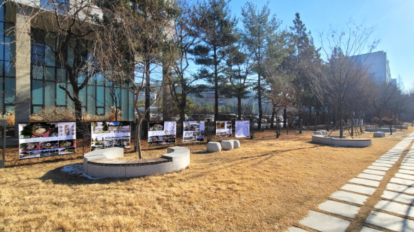 지난 19일부터 한밭대학교 국제교류관 뒤편 한밭컬쳐스페이스에서 산업디자인학과가 열고 있는 ‘한밭컬쳐클러스터’ 전시 모습
