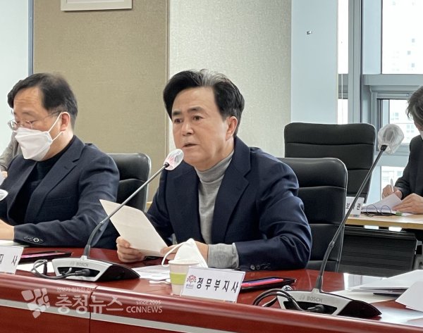 김태흠 충남지사는 실·국·원장 회의 모두발언을 통해 “내년도 정부예산을 9조 589억 원 확보했다”고 밝혔다/사진 권상재 기자