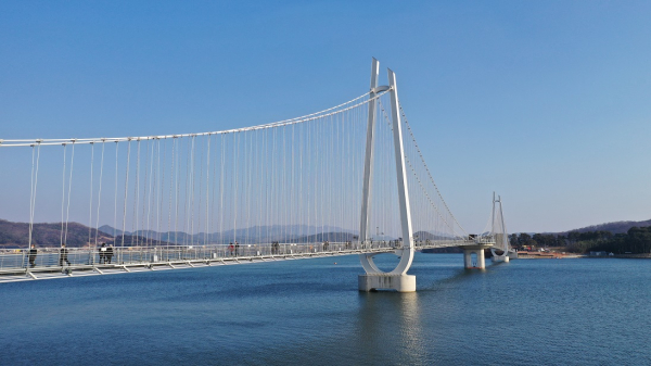 탑정호 출렁다리