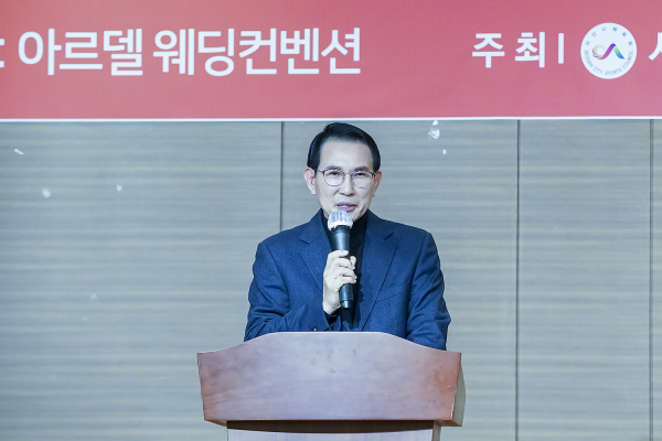 이완섭 서산시장이 27일  2022년 체육인의 밤 행사에서 격려사를 하고 있다